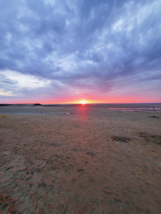 Studio Jeannette Avec Balcon Et Juste A 130 Metres Plage ! Plein Centre ! Wifi - Draps Serviettes Inclus ! Trouville-sur-Mer Bagian luar foto